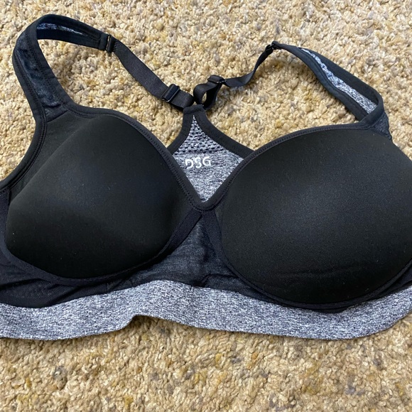 Lot of 3-tank top/ athletic bras with padding liner - Picture 4 of 5